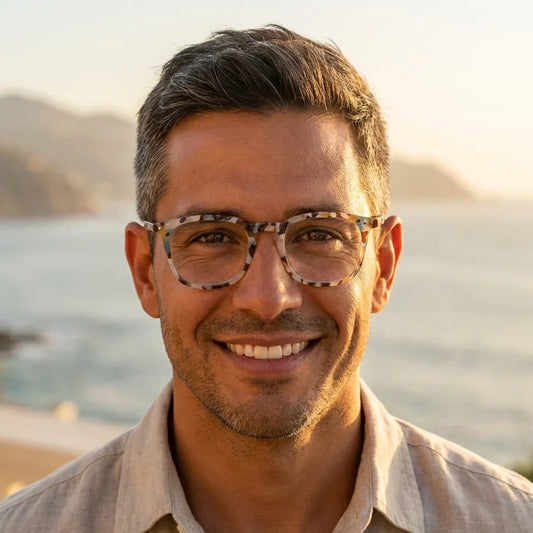 Profesional trabajando todo el dia lentes lectura Fiji Blue proteccion completa luz azul UV antirreflejo Bonoboss