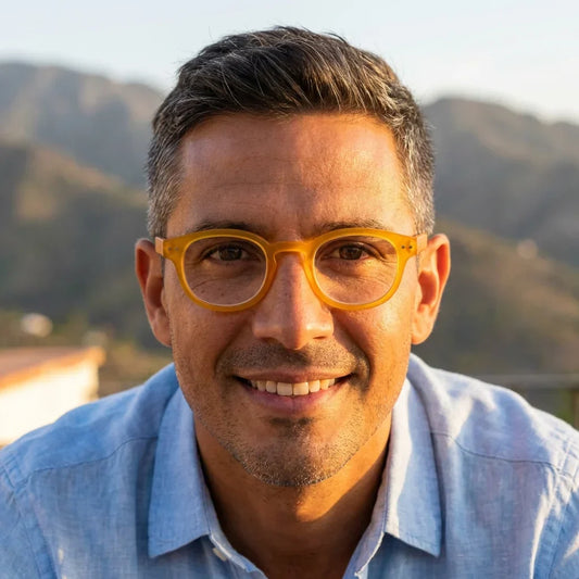 Profesional trabajando todo el dia lentes lectura Hawaii Transparente proteccion completa luz azul UV antirreflejo Bonoboss #editorial_bluelight #color_default