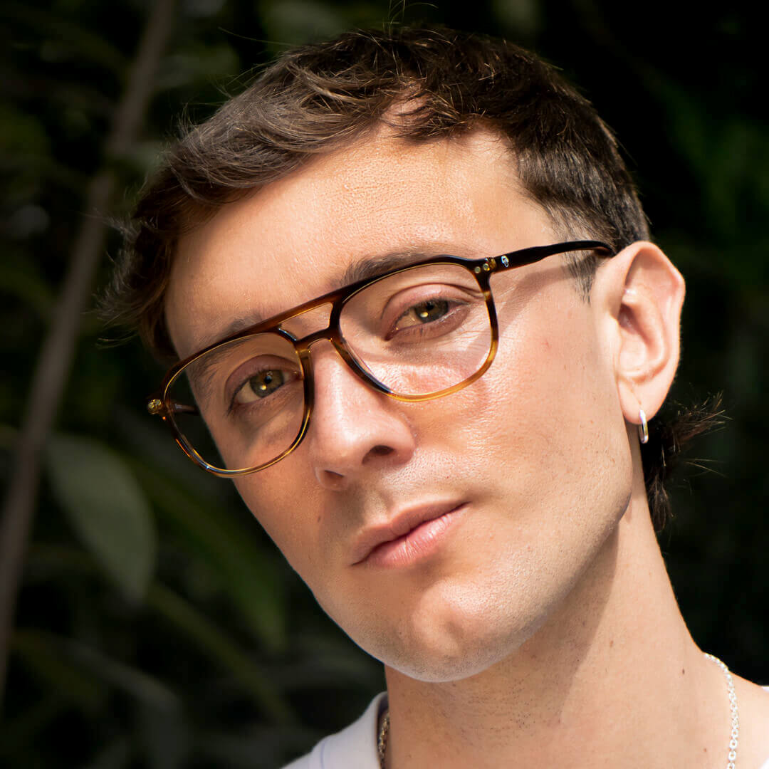 anteojos o marcos opticos ovalados carey sobre lente clip sol iman polarizado para hombre y mujer vista frontal #color_yellow
