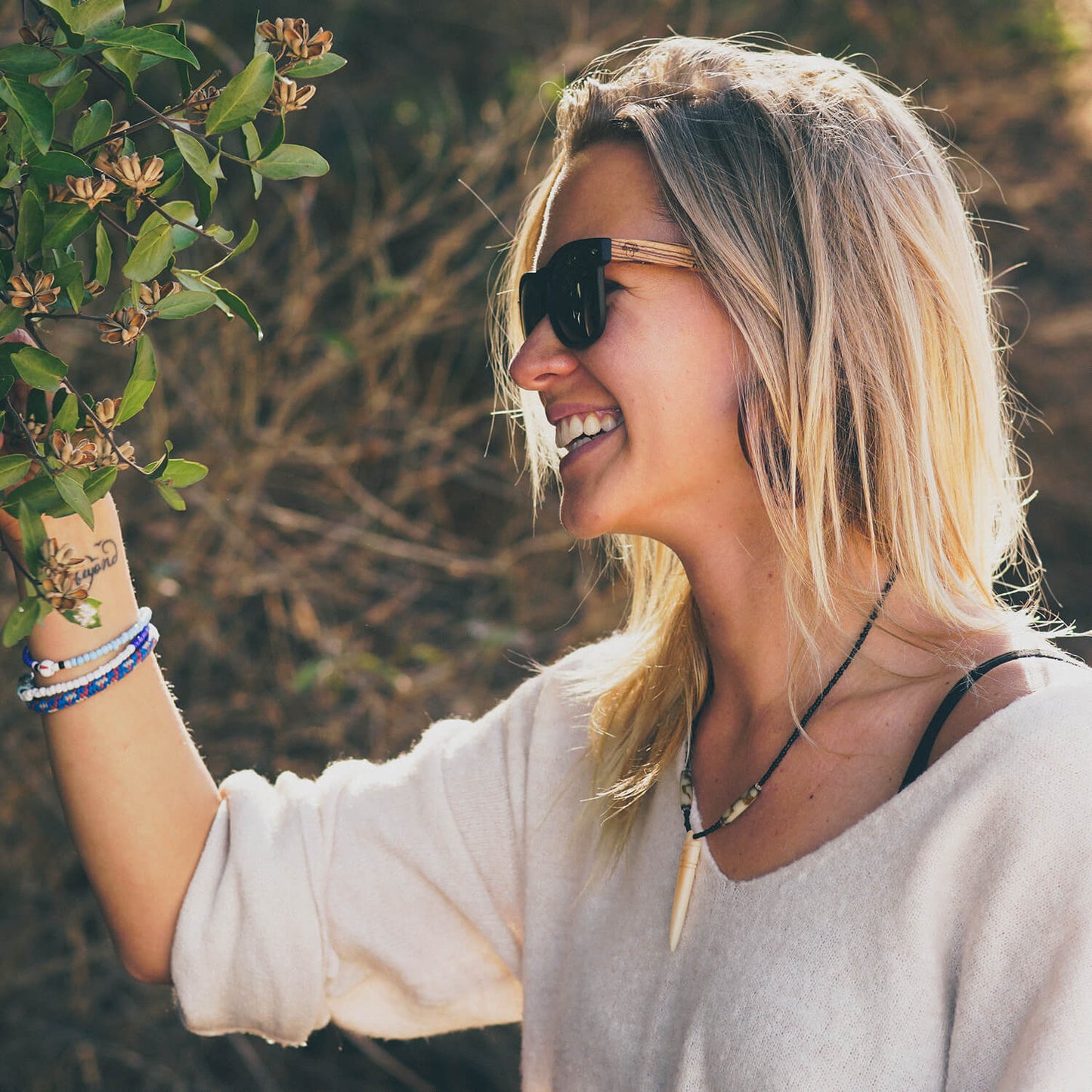 Vista frontal de Acacia Nogal gafas de sol color para mujer #color_surf