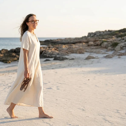 Bonoboss Dylan Naranja - modelo mujer playa atardecer caminata descalza #editorial_lifestyle1 #color_naranja