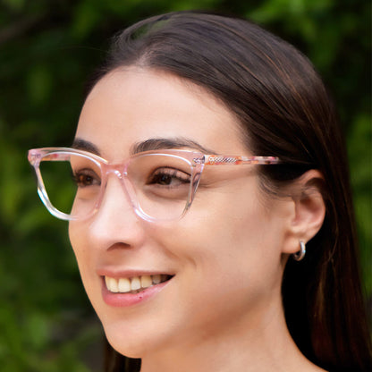 Amber Clip Sol rosado sobrelentes estilo mujer vista de frente #color_rosado