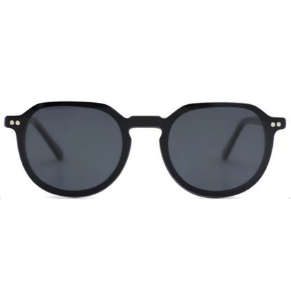 Hombre usando Canarias anteojos ópticos negro estilo lifestyle #color_negro