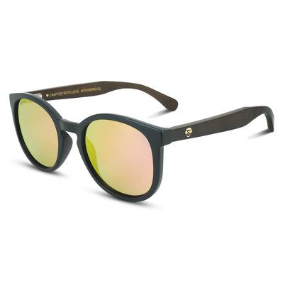 anteojos redondos de plástico reciclado y varillas de madera natural sustentable con lentes de color negro. Polarizadas y forma redonda.  #color_espejado-rosado