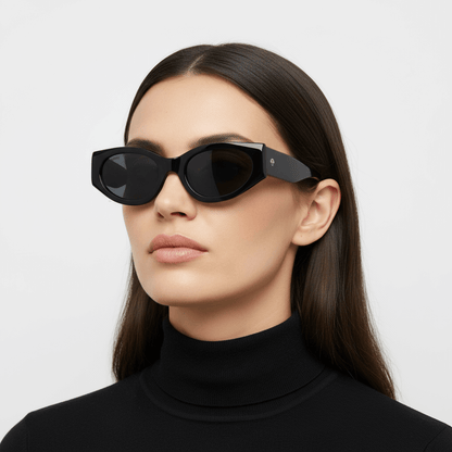 la vista lateral de una mujer de cara redonda con pelo liso suelto de color castaño oscuro mirando hacia arriba en 45º usando unos anteojos de sol polarizados Bonoboss sustentables ecologicos en acetato reciclado de color negro y lentes de color negro con receta #color_negro