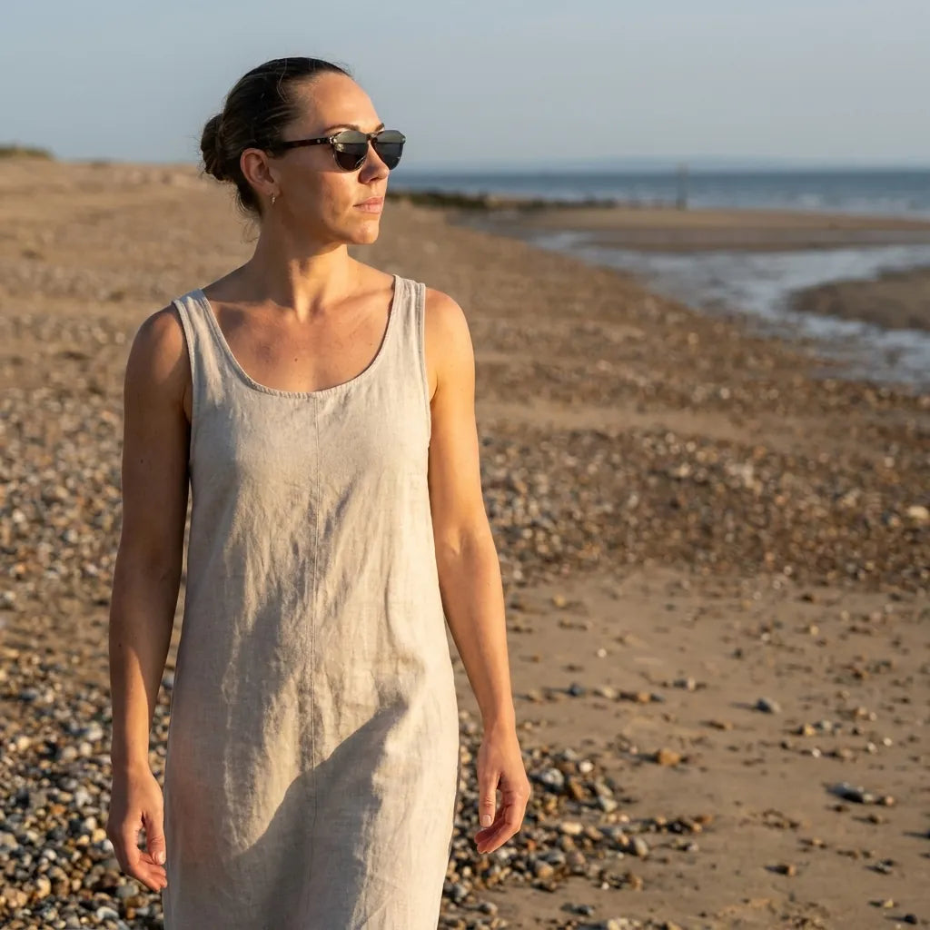 Bonoboss Galápagos Clip Sol Transparente - modelo playa atardecer caminata golden hour #editorial_lifestyle3 #color_transparente