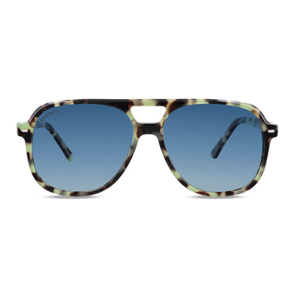 la vista frontal de unos anteojos de sol bonoboss oversized de color carey verde militar con lentes degrade azul forma aviador clasica de moda para hombre y mujer #color_verde