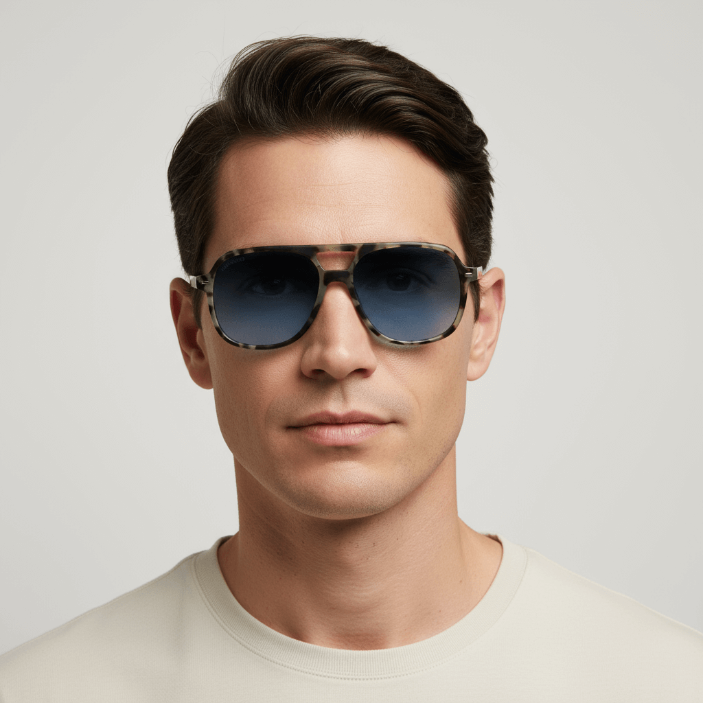 la vista frontal de un hombre mirando a la cara de cara ovalada serio usando unos anteojos de sol bonoboss oversized de color carey verde militar con lentes degrade azul forma aviador clasica de moda para hombre y mujer #color_verde