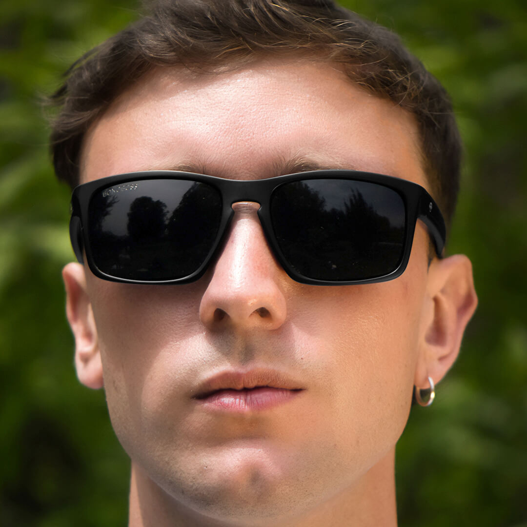Lautaro RPET lentes de sol UV400 acabado tono negro estilo retro para hombre y mujer #color_negro