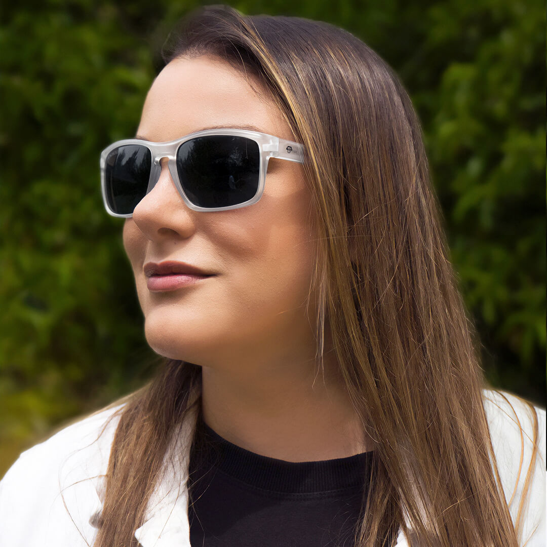 Vista 3/4 Lautaro RPET gafas polarizadas marco transparente destacando acabado premium #color_transparente
