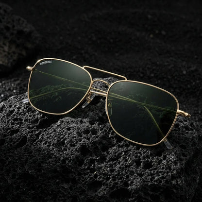Lentes sol Commander Reverse polarizados UV400 sobre roca volcanica textura natural Bonoboss #color_g15