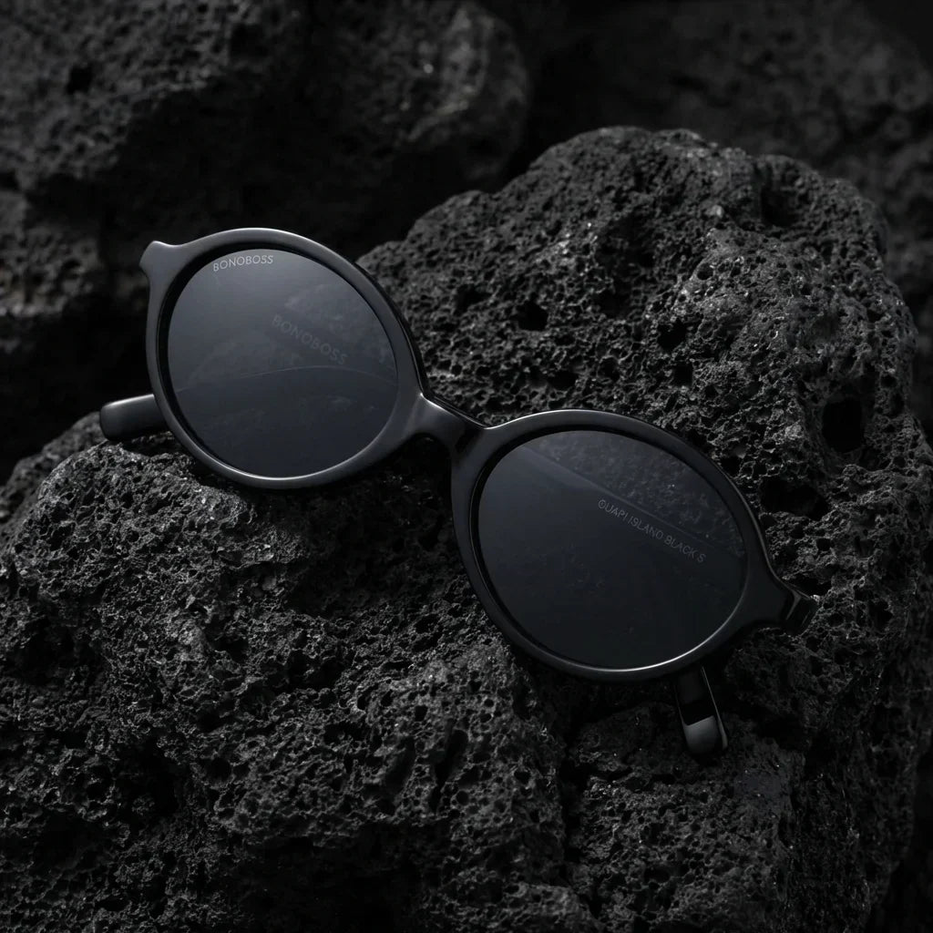 Lentes sol Guapi Island polarizados UV400 sobre roca volcanica textura natural Bonoboss #color_negro
