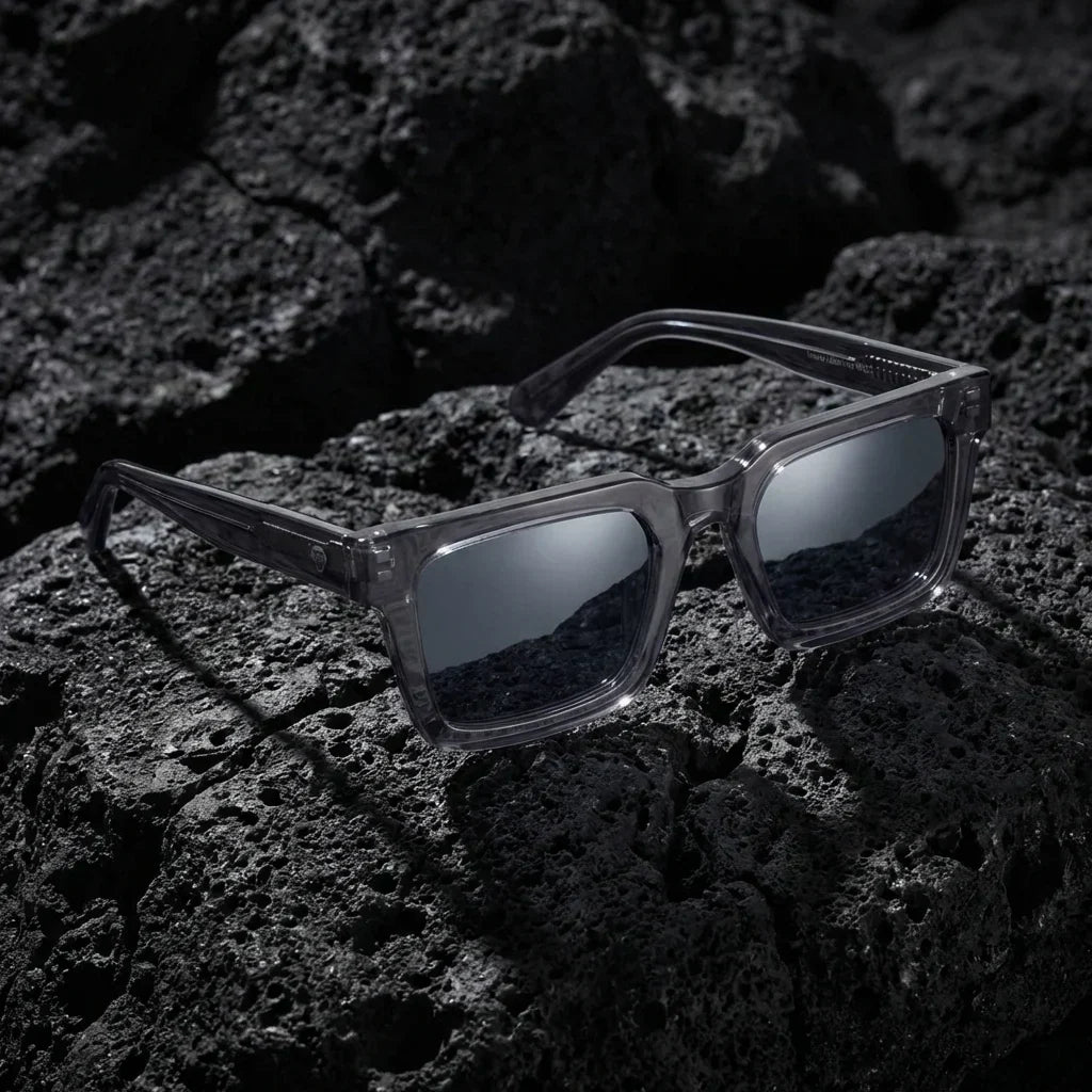 Lentes sol Tokyo polarizados UV400 bio-acetato Transparente Gris sobre roca volcanica textura natural Bonoboss #editorial_banner #color_transparente-gris
