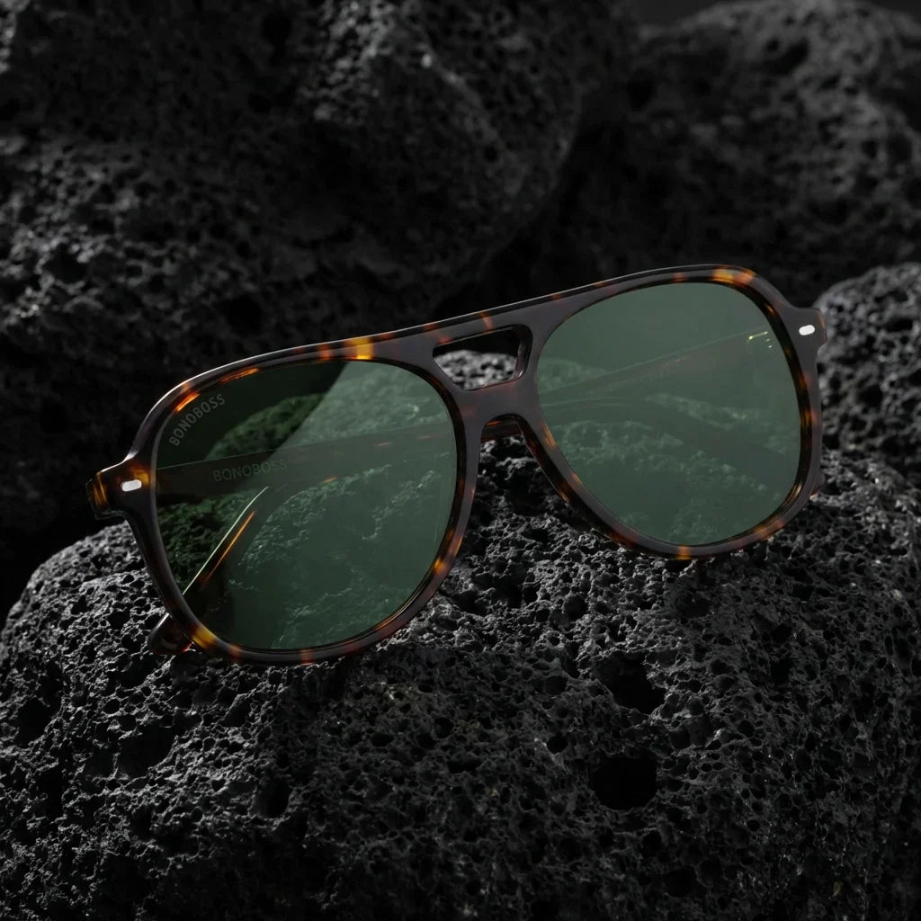Lentes sol Orson E.D polarizados UV400 sobre roca volcanica textura natural Bonoboss #editorial_banner #color_carey
