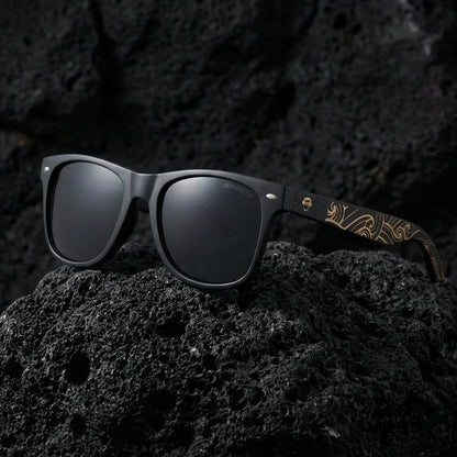 Lentes sol Acacia Dark Designers polarizados UV400 smoke sobre roca volcanica textura natural Bonoboss #editorial_polarizado #color_smoke