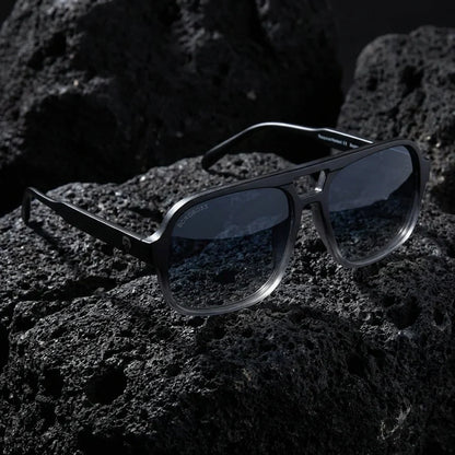 Lentes sol Orson RPET polarizados UV400 sobre roca volcanica textura natural Bonoboss #color_negro