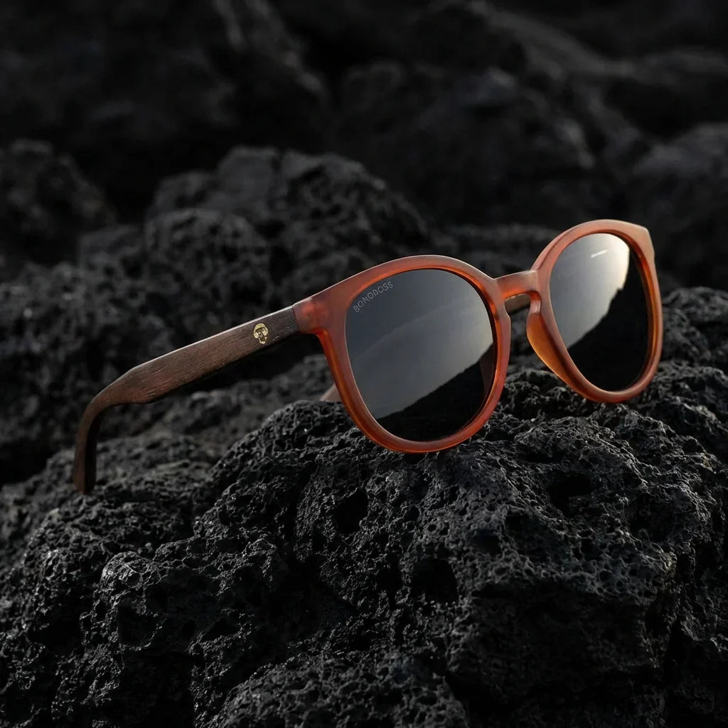 Lentes sol Meli Wine polarizados UV400 sobre roca volcanica textura natural Bonoboss #color_negro