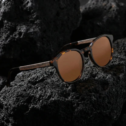 Galápagos gafas de sol madera carey tortoise perspectiva 3/4 para hombre y mujer #color_carey