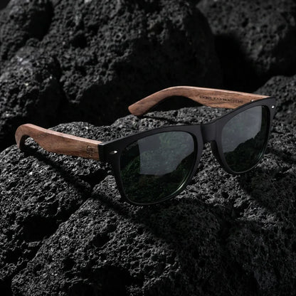 Lentes sol Acacia Nogal polarizados UV400 sobre roca volcanica textura natural Bonoboss #color_g15