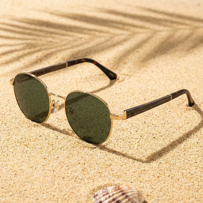 Lentes sol Harry Gold polarizados UV400 sobre arena dorada costa textura natural Bonoboss #color_g15