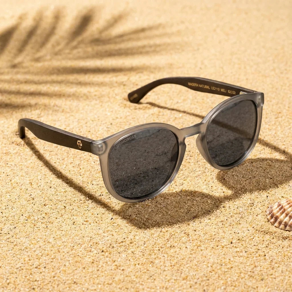 Lentes sol Meli TSP polarizados UV400 sobre arena dorada costa textura natural Bonoboss #color_negro