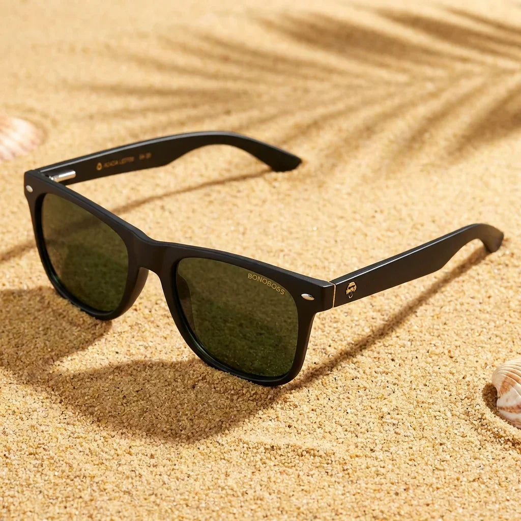 Lentes sol Acacia Dark polarizados UV400 sobre arena dorada costa textura natural Bonoboss #color_g15