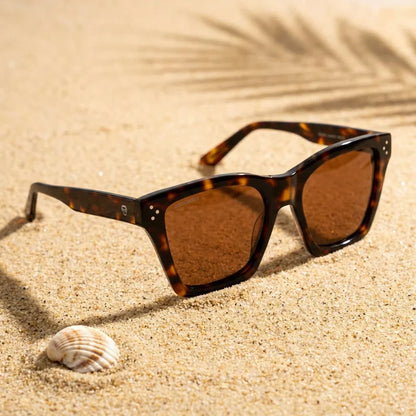 Lentes sol Bruna Retro Polarizado UV400 carey sobre arena dorada textura natural costa Bonoboss #editorial_grid1 #color_carey