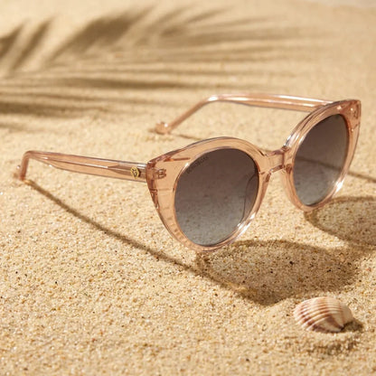 Lentes sol Hannover polarizados UV400 sobre arena dorada costa textura natural Bonoboss #editorial_grid1 #color_champagne
