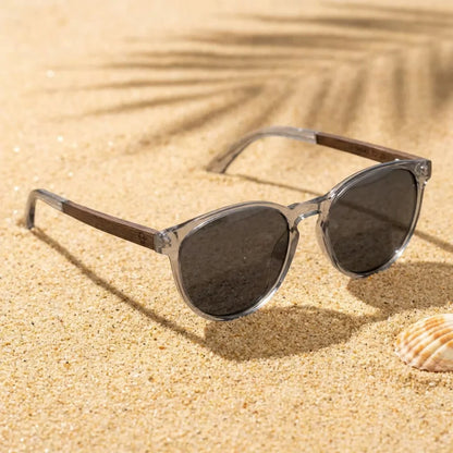 Lentes sol Chiloé 220 polarizados UV400 sobre arena dorada costa textura natural Bonoboss #color_transparente