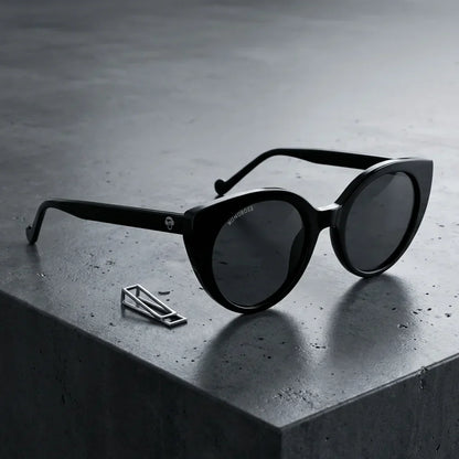 Lentes sol Hannover polarizados UV400 sobre concreto urbano textura industrial Bonoboss #color_negro