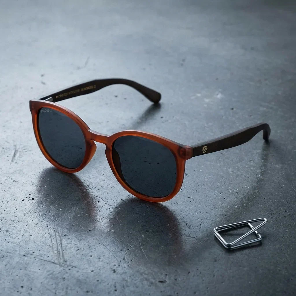 Lentes sol Meli Wine polarizados UV400 sobre concreto urbano textura industrial Bonoboss #color_negro