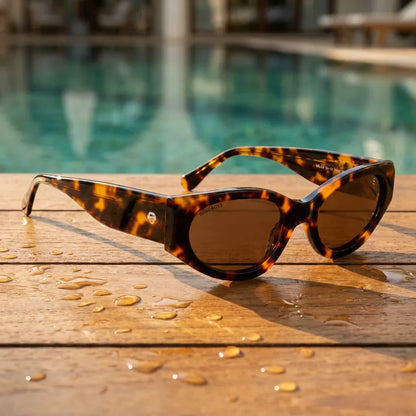 Lentes sol Milan polarizados UV400 bio-acetato carey sobre teca con agua fresca textura natural Bonoboss #editorial_grid1 #color_carey