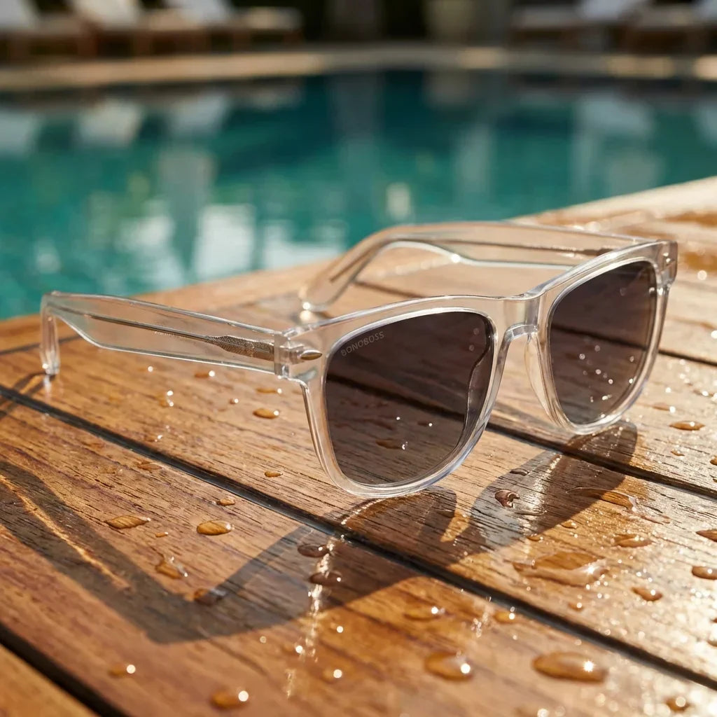 Lentes sol Acacia XL polarizados UV400 sobre madera teca con agua fresca Bonoboss #color_transparente