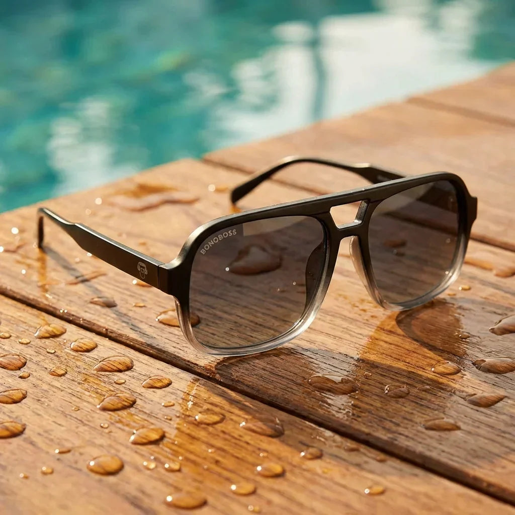 Lentes sol Orson RPET polarizados UV400 sobre madera teca con agua fresca Bonoboss #color_negro