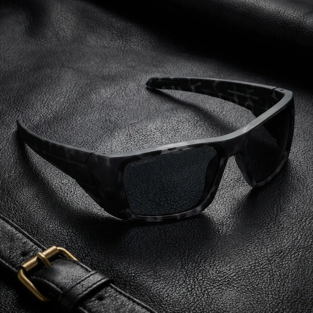 Lentes sol Salmon Seeker polarizados UV400 sobre cuero negro detalle brass premium Bonoboss #color_dark-camo