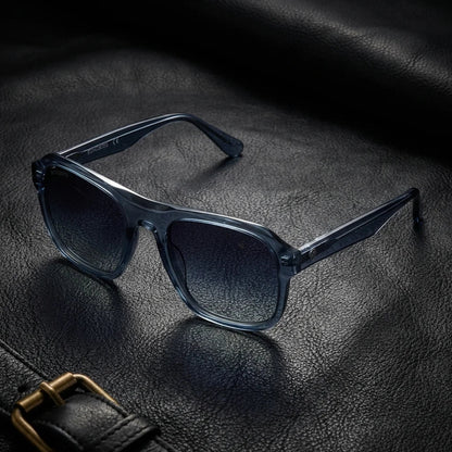 Lentes sol Tom polarizados UV400 sobre cuero negro detalle brass premium Bonoboss #color_azul