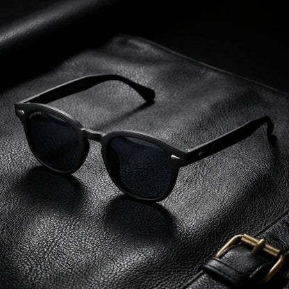 Lentes sol Waimea RPET polarizados UV400 sobre cuero negro detalle brass premium Bonoboss #color_negro