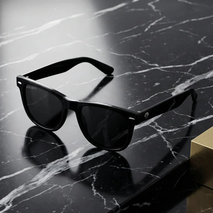 Acacia XL lentes polarizados negro clásico visto de frente hombre y mujer #color_negro