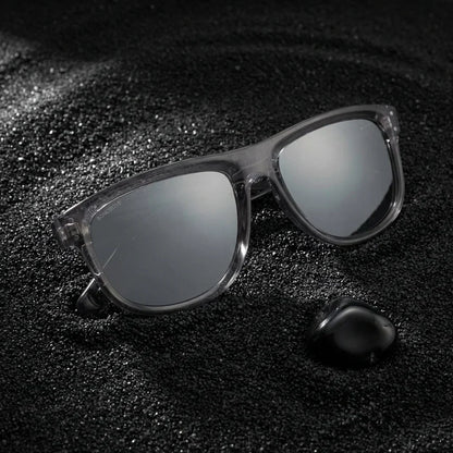 Lentes sol GirlFriend Reverse polarizados UV400 sobre arena negra volcanica Bonoboss #color_espejado-gris