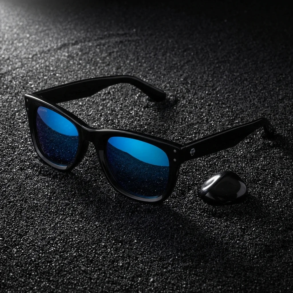 Acacia Reverse gafas de sol en ángulo espejado azul brillante con plástico reciclado #color_espejado-azul