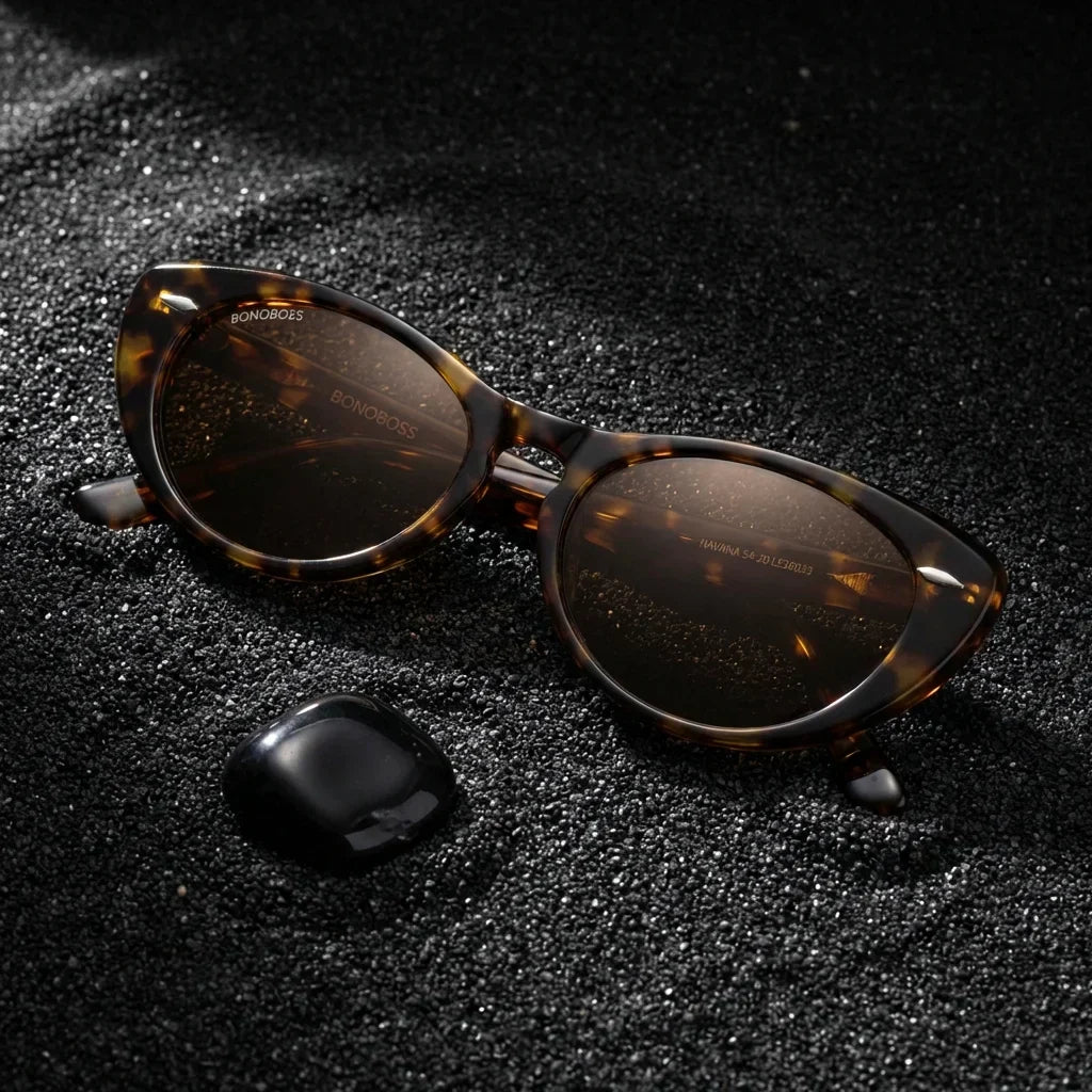 Lentes sol Havana polarizados UV400 sobre arena negra volcanica Bonoboss #color_carey