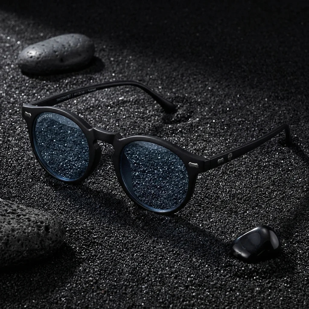 Lentes sol Temuco RPET polarizados UV400 sobre arena negra volcanica Bonoboss #editorial_sustentabilidad #color_negro