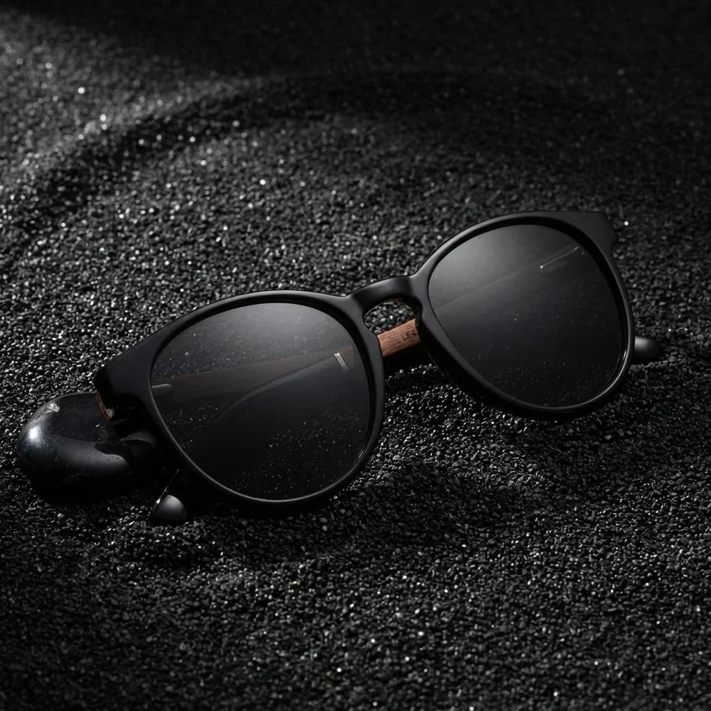 Lentes sol Chiloé 220 polarizados UV400 sobre arena negra volcanica Bonoboss #color_negro