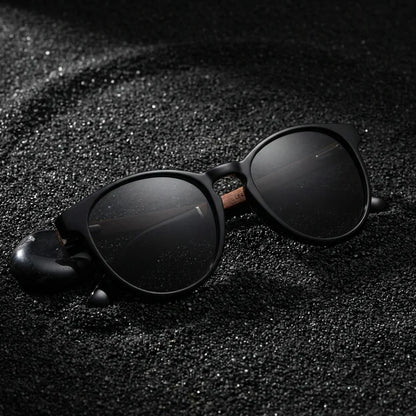 Lentes sol Chiloé 220 polarizados UV400 sobre arena negra volcanica Bonoboss #color_negro