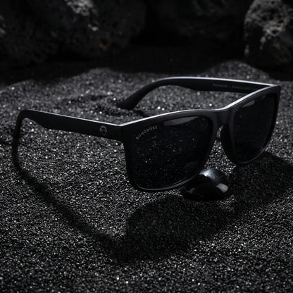 Lentes sol Rapanui RPET polarizados UV400 sobre arena negra volcanica Bonoboss #color_dark