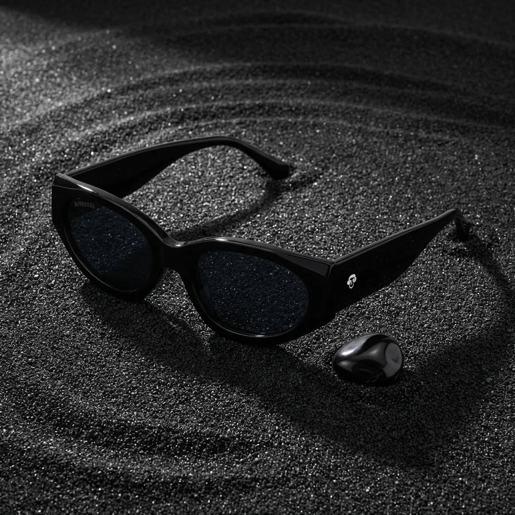 Diseño Milán lentes de sol color negro clásico frontal hombre y mujer #editorial_sustentabilidad #color_negro