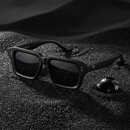Lentes sol Verona polarizados UV400 sobre arena negra volcanica Bonoboss #color_dark