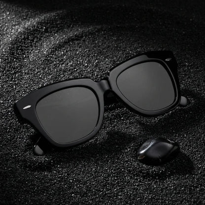 Lentes sol Selkie Vintage polarizados UV400 sobre arena negra volcanica Bonoboss #color_negro