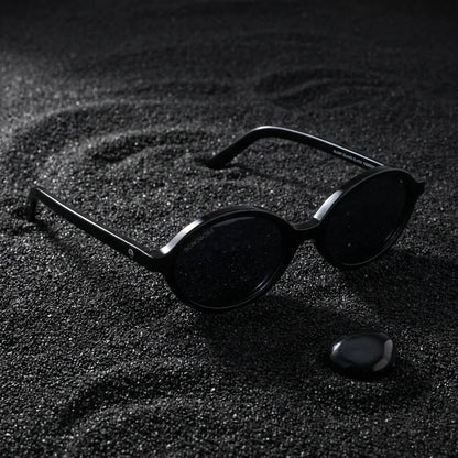 Lentes sol Guapi Island polarizados UV400 sobre arena negra volcanica Bonoboss #color_negro