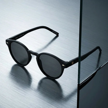 Lentes sol Joplin RPET polarizados UV400 sobre metal cepillado superficie industrial Bonoboss #editorial_grid1 #color_negro